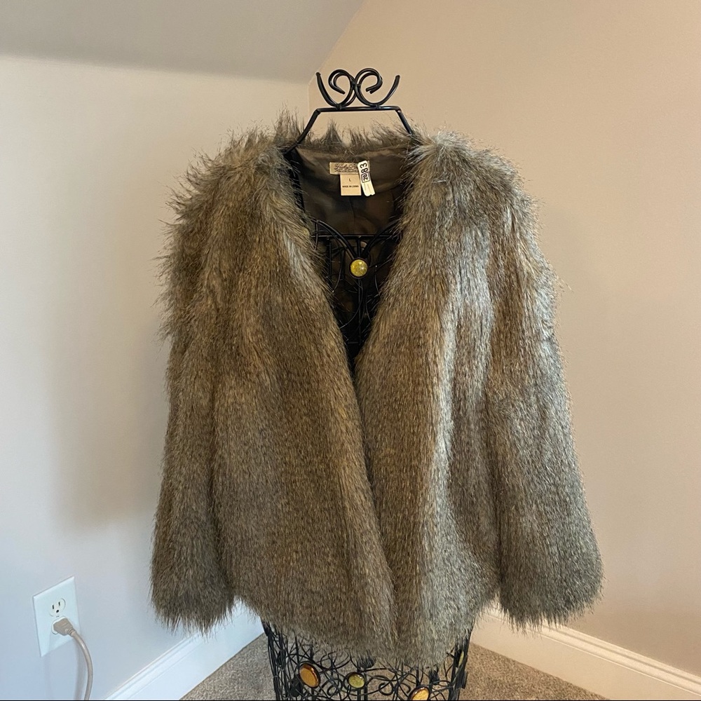 Lucky Brand grey faux fur jacket / coat | size Large
